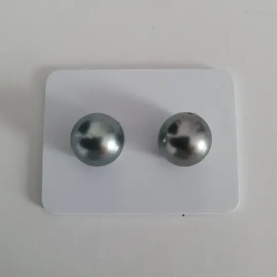Dark Tahitian loose pearl 9mm round (Pinctada margaritifera) — natural body color