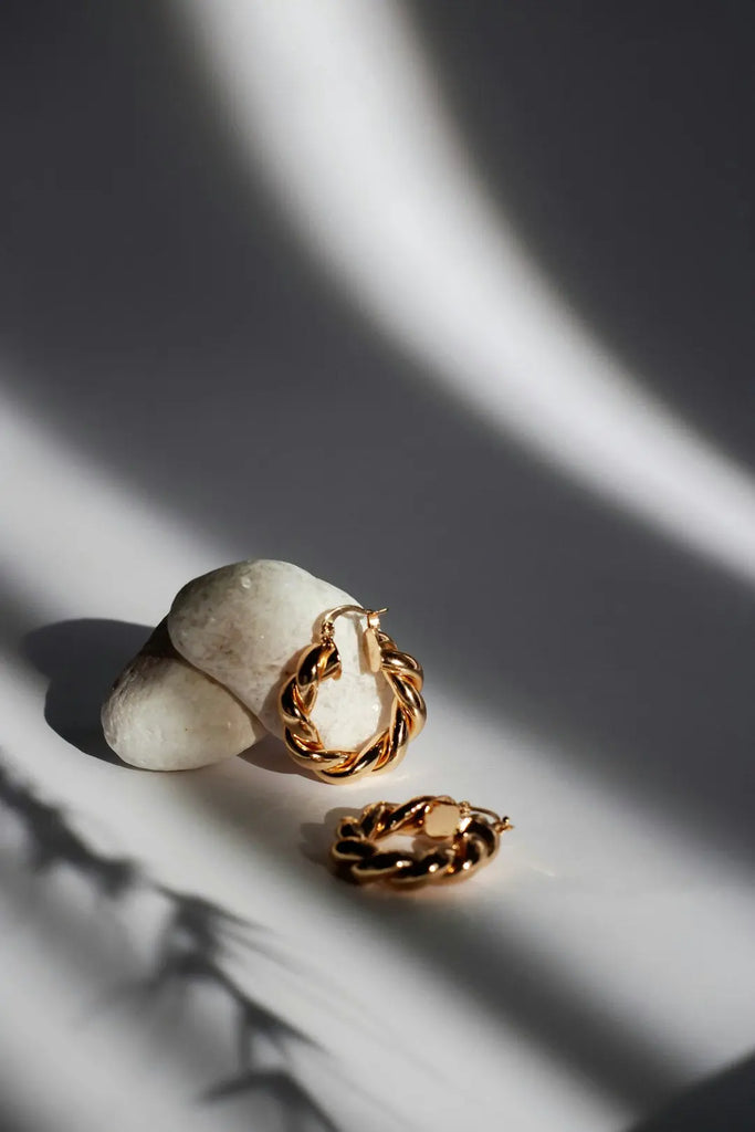 Elevate Your Elegance: Styling Tips for Wearing Tahitian Pearls
