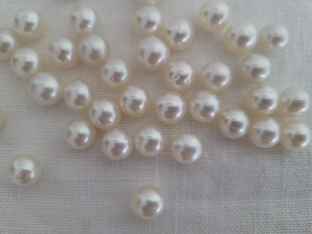 South Sea pearl 10mm white round close-up luster — Pinctada maxima