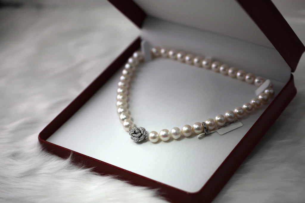 Exquisite Tear-Drop Cultured Pearls for Elegant Occasions