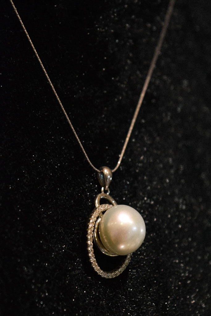 Elegant Tahitian Pearl Pendants for Distinctive Style