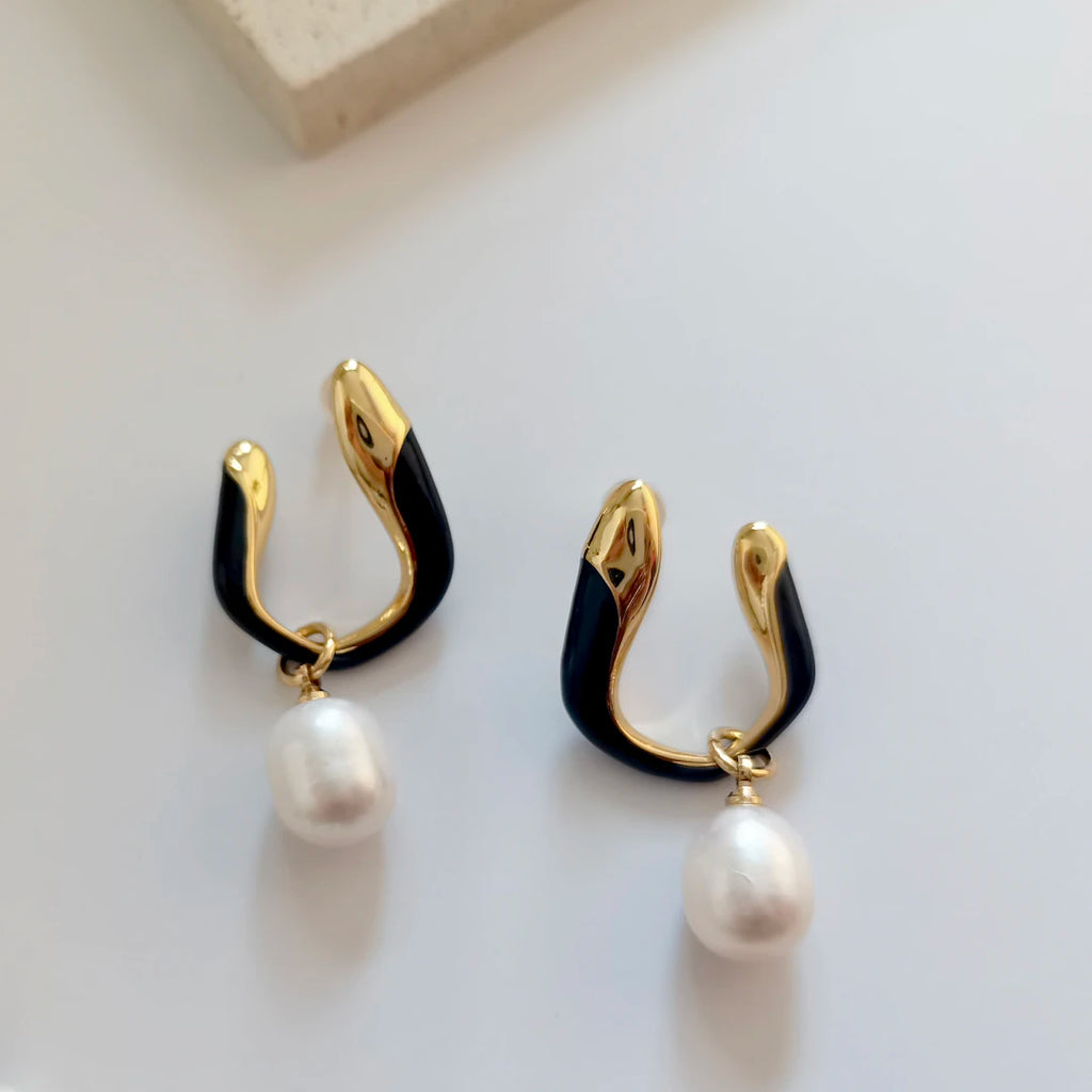 Elegant Stud Earrings Crafted with Tahitian Pearls