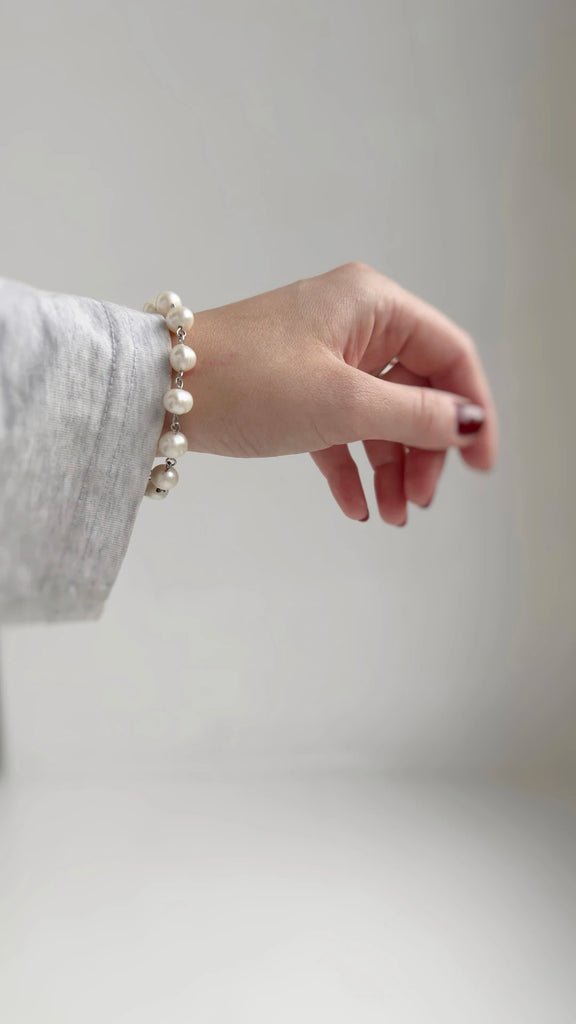 Elegant Tahitian Pearl Bracelets with Gold Details