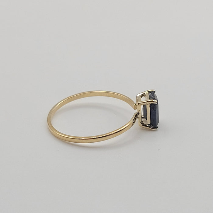 18K Yellow Gold Ring with Emerald - Cut Sapphire - MIMUKA