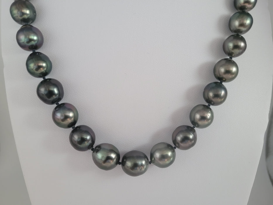 Tahiti Pearl Necklace 10-11 mm Natural Color and High Lustee |  The South Sea Pearl |  The South Sea Pearl