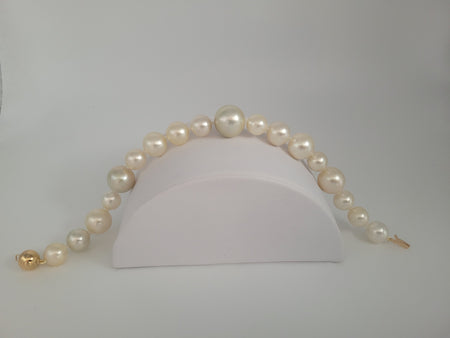 South Sea Pearls of Natural Color and High Luster, Round Shape, 18K Solid Gold Clasp |  The South Sea Pearl |  The South Sea Pearl