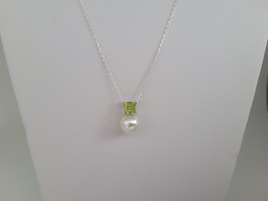 South Sea Pearl, Precious Stone Peridot and 18K White Gold Pendant |  The South Sea Pearl |  The South Sea Pearl