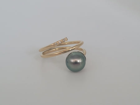 Ring of a Tahiti Pearl 9 mm AAA, Diamonds and 18K Solid Gold |  The South Sea Pearl |  The South Sea Pearl