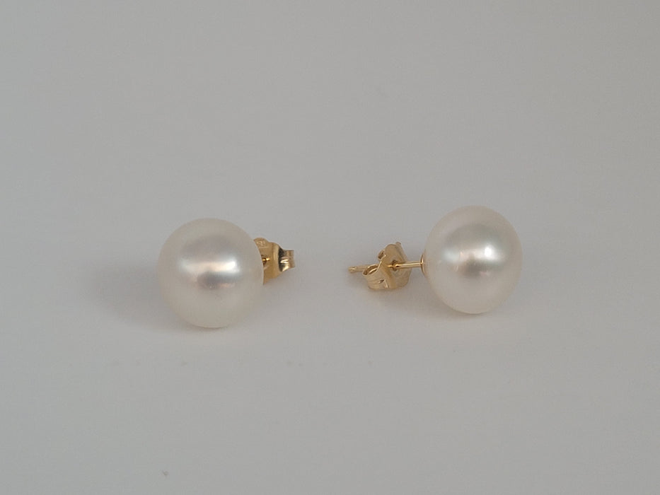 Boucles d'oreilles à tige en perles blanches des mers du Sud 10-11 mm, or massif 18 carats