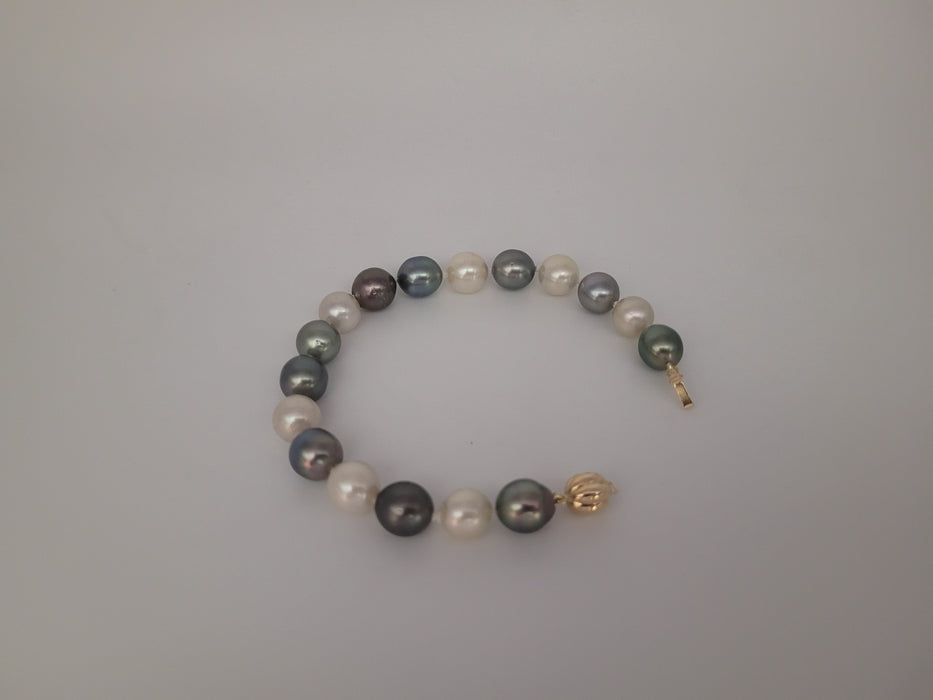 South Sea Pearls Bracelet 9-10 mm and 18K Gold Clasp