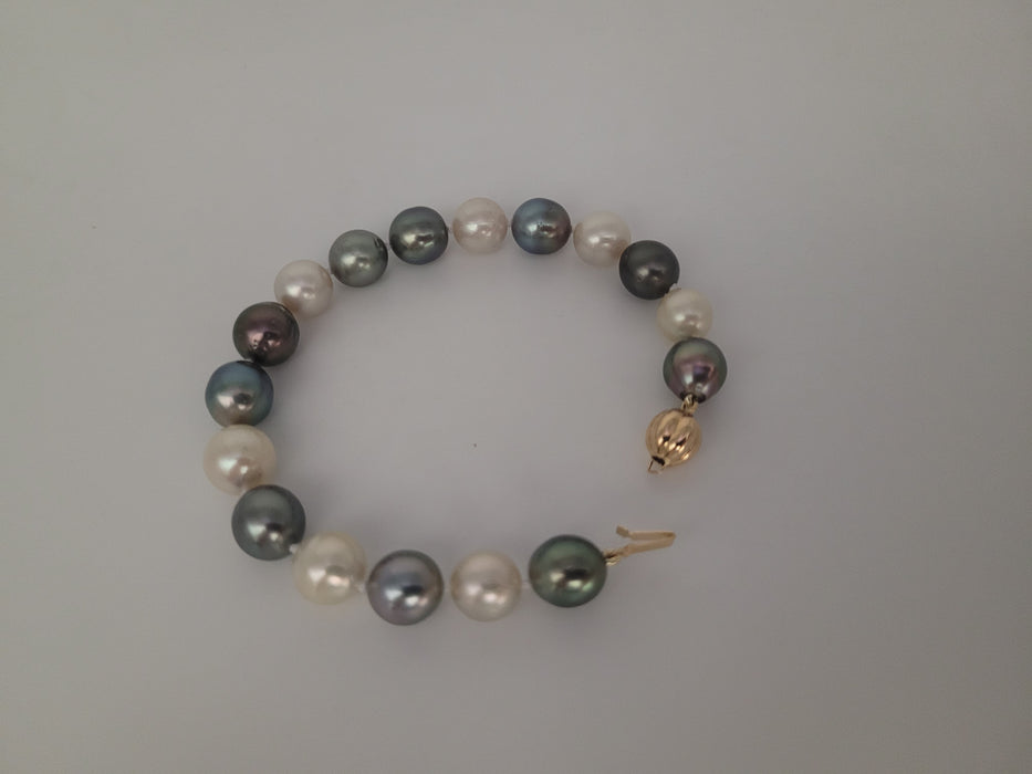South Sea Pearls Bracelet 9-10 mm and 18K Gold Clasp