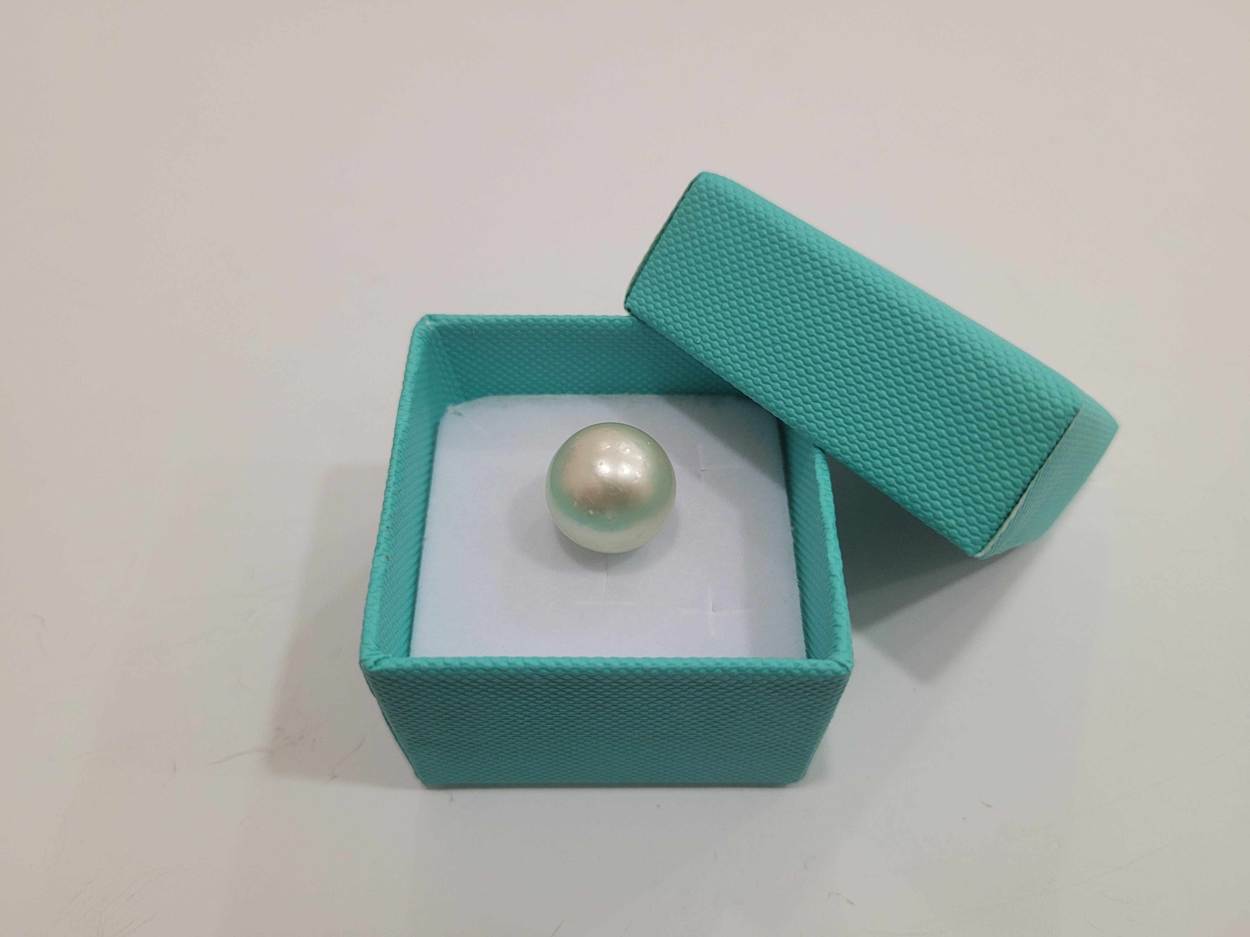 Golden South Sea Pearl 14.80 mm Round Shape