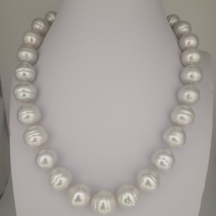 South Sea Pearls necklace 13-14 mm very high Luster 18K Gold clasp