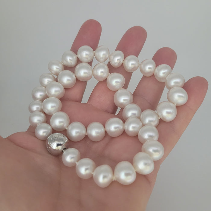 South Sea Pearls 10-12.80 mm very high Luster 18K Gold Clasp