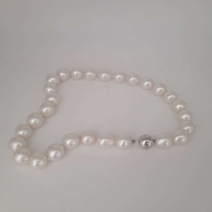 South Sea Pearls Necklace 13-14 mm Very High Luster 18K Gold Clasp