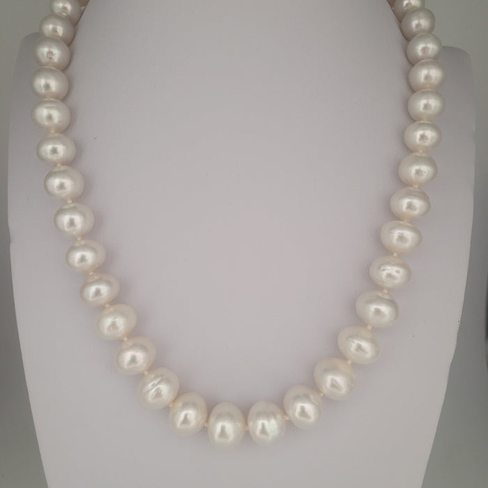 White South Sea Pearls 9-12 mm with high luster 18K Gold clasp