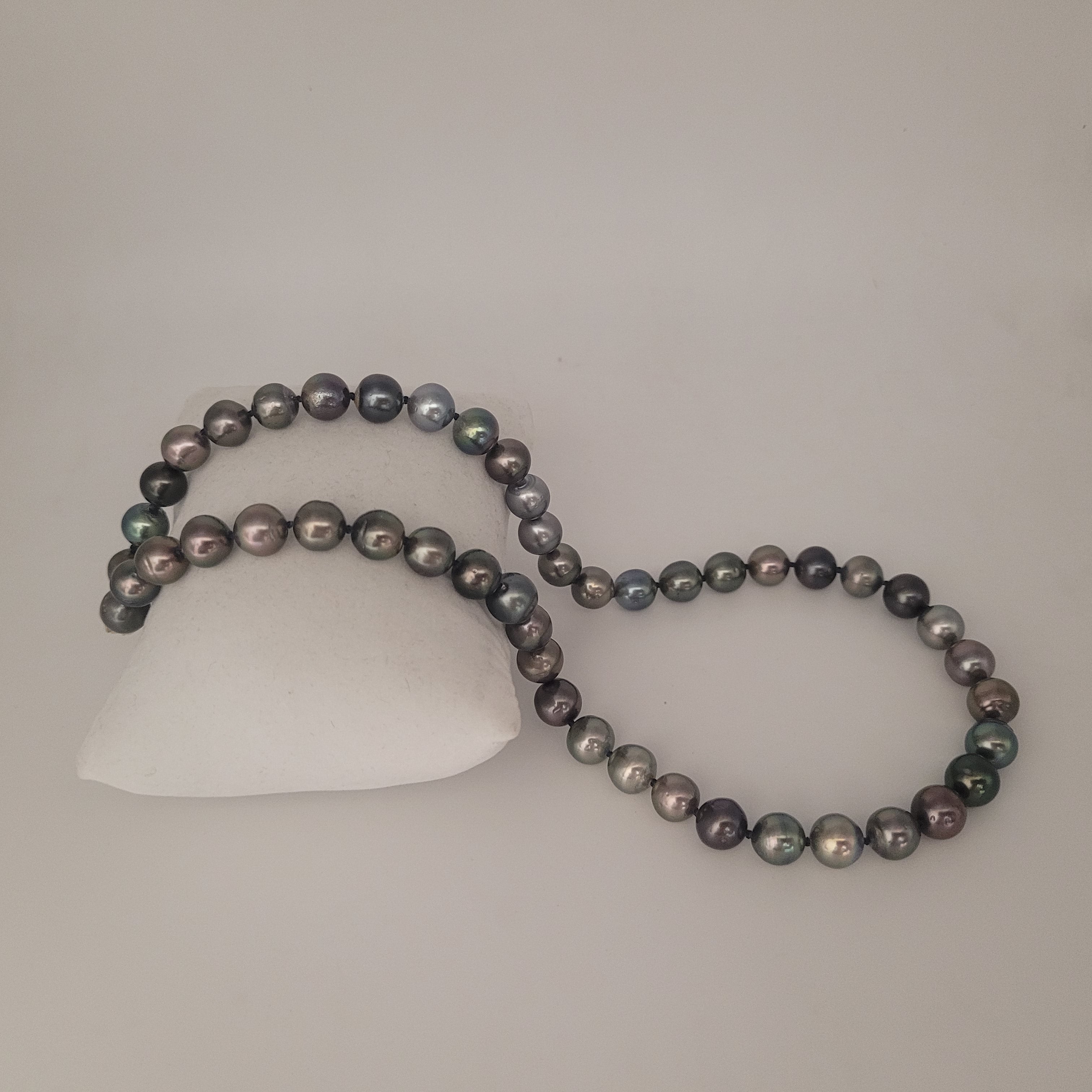 Tahiti Pearls Necklace 8-9 mm Excellent Luster 18K Gold Clasp