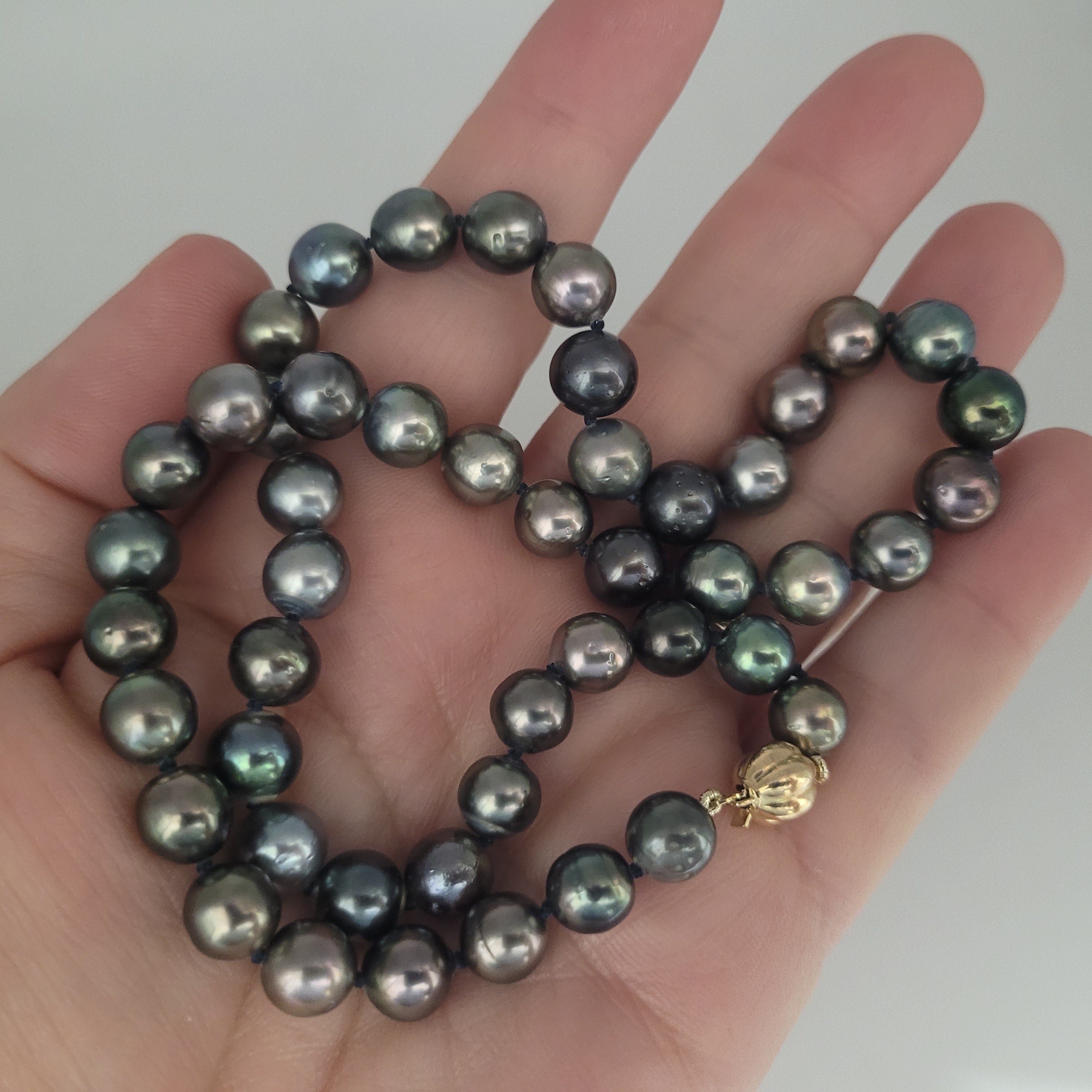 Tahiti Pearls Necklace 8-9 mm Excellent Luster 18K Gold Clasp