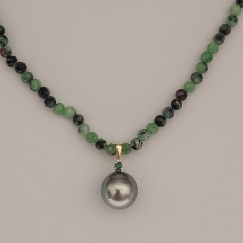 Dark Tahitian cultured pearl necklace in 18K Yellow Gold (Pinctada margaritifera) — The South Sea Pearl