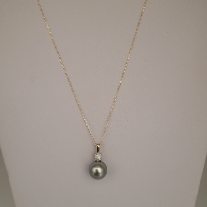 A Pendant made in 18K Yellow & White Gold, Tahiti Pearl and Diamond