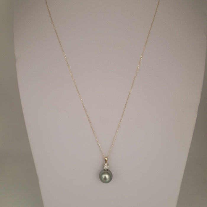 A Pendant made in 18K Yellow & White Gold, Tahiti Pearl and Diamond