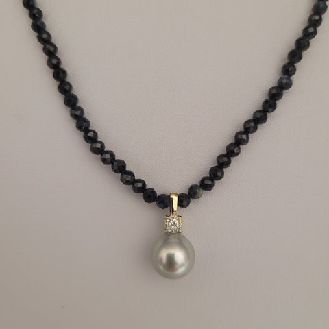 Dark Tahitian cultured pearl pendant round in 18K Gold (Pinctada margaritifera) — The South Sea Pearl