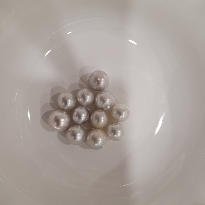 Tahiti Pearls Semiround AA+ High Luster Silver Light Color