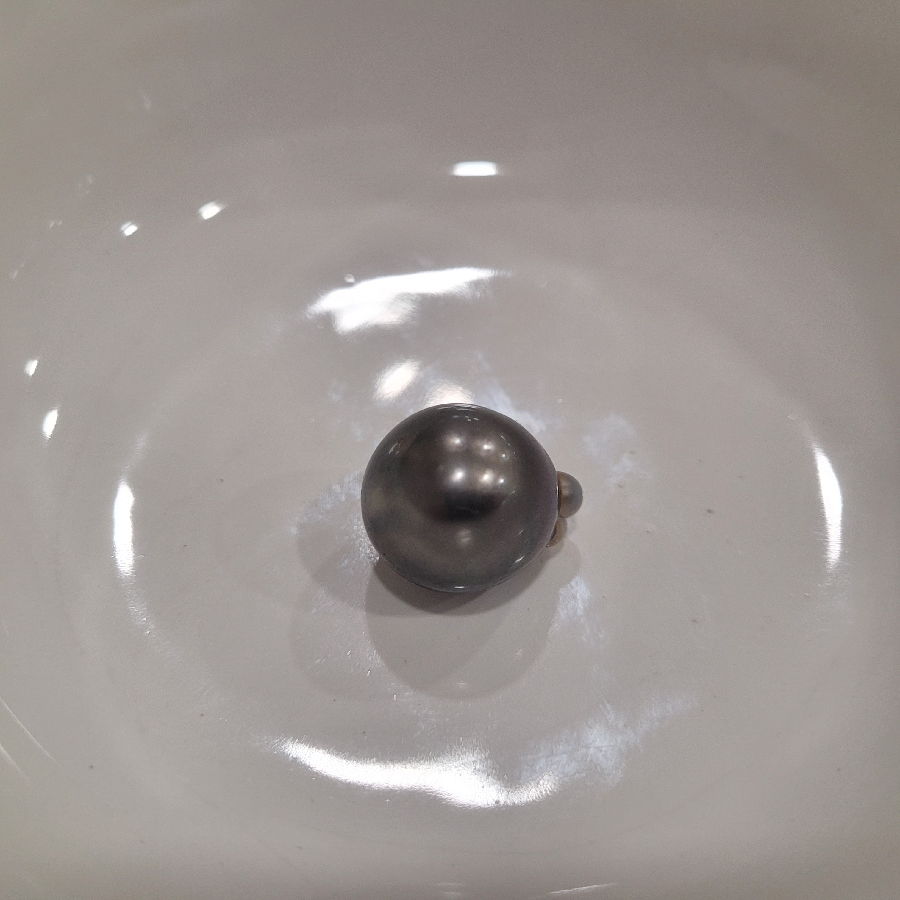 Tahiti Pearl 16,50 mm Drop Shape, Dark Color, High Luster