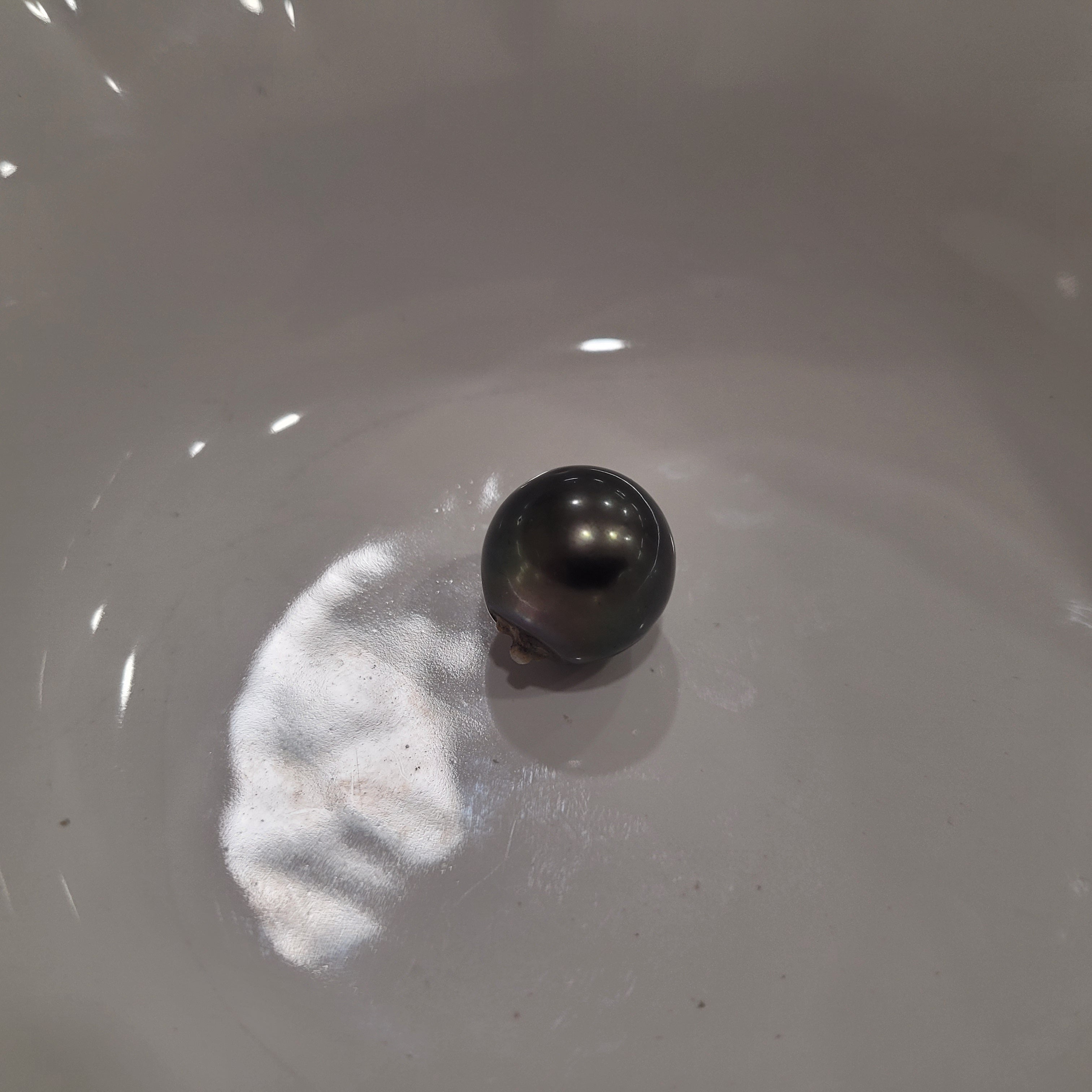 Tahiti Pearl 15,50 mm Dark Color, Drop Shape, High Luster