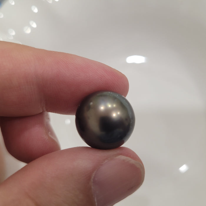 Tahiti Pearl 15,50 mm Dark Color, Drop Shape, High Luster