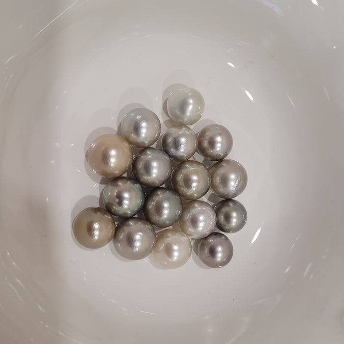 Tahiti Pearls 12-13 mm Light Natural Color Round Shape