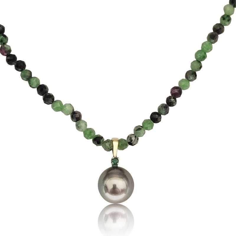 A Tahiti Pearl and Precious Stone Epidote Necklace 18K Yellow Gold solid