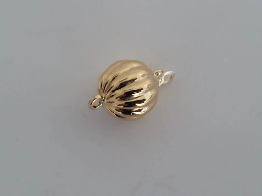 White South Sea Pearl 10-12 mm Very High Luster 18K Gold clasp
