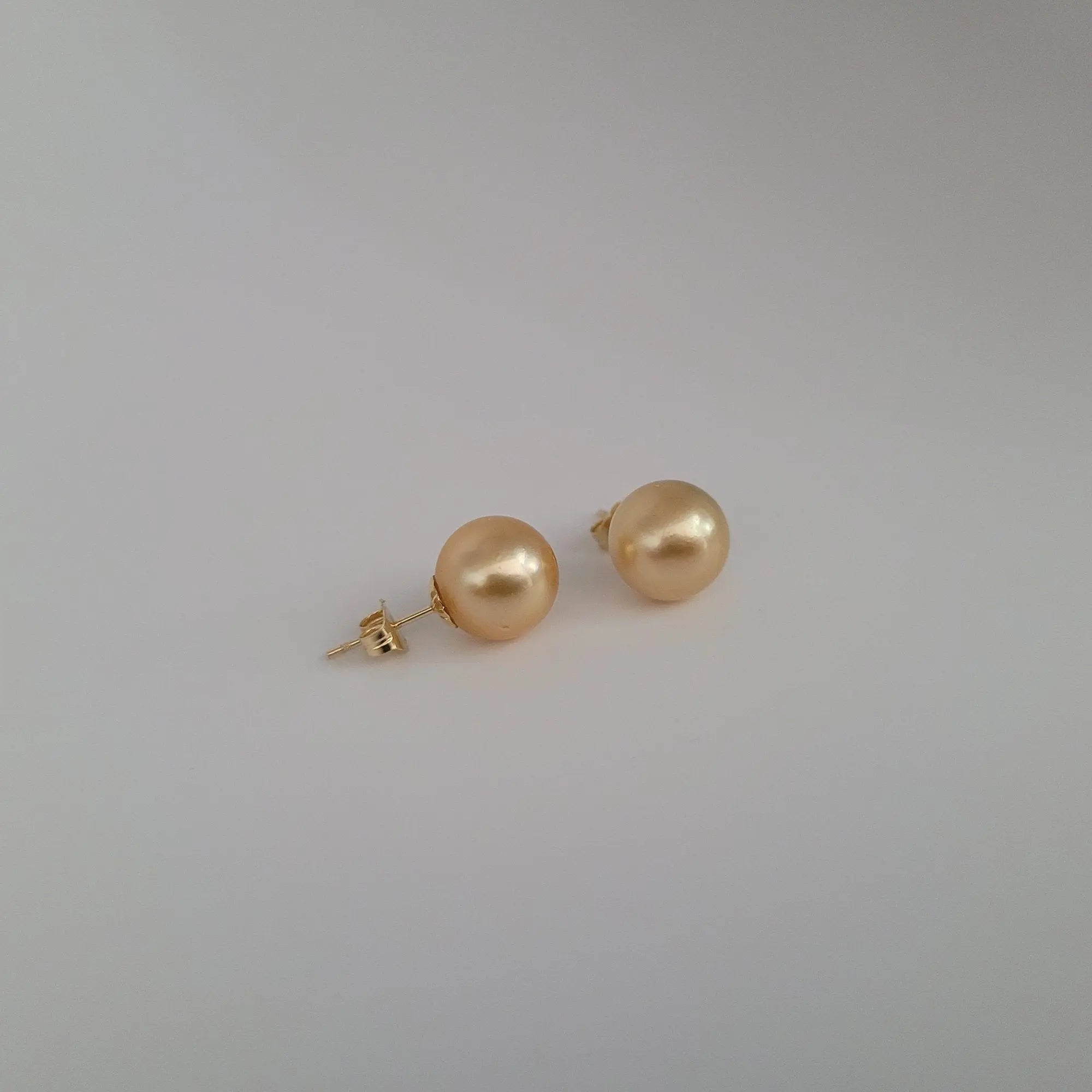 Golden Natural Color South Sea Pearls 9 mm round 18K gold | SouthSeaPearls |  The South Sea Pearl