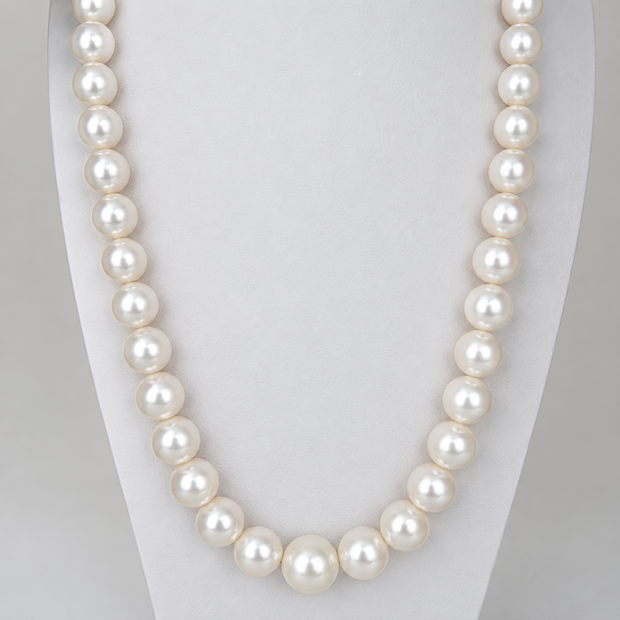 White South Sea Pearl Necklace Round 8-15 mm 18K Gold Clasp