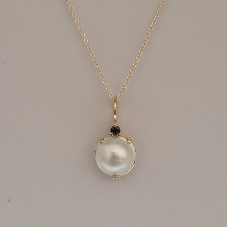 Pendant Australian Mabe Pearl and Sapphire 18K Yellow Gold |  The South Sea Pearl |  The South Sea Pearl