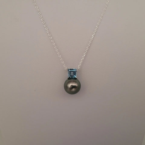 Dark Tahitian cultured pearl pendant 9mm round in 18K Gold (Pinctada margaritifera) — The South Sea Pearl