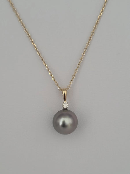 Pendant-Necklace-of-a-Tahiti-