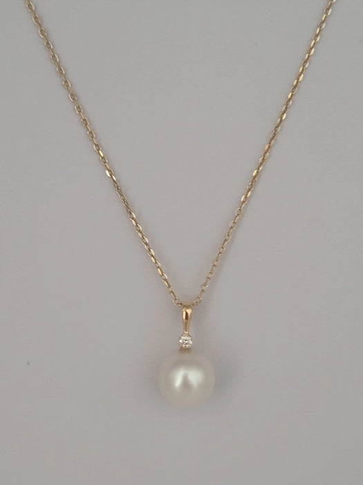 Pendant Necklace of a White South Sea Pearl AAA, Diamond and 18K Yellow Gold | The South Sea Pearl |  The South Sea Pearl