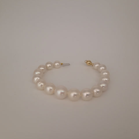 South Sea Pearls Bracelet & 18K Yellow Gold Clasp