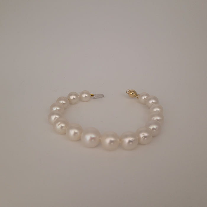 South Sea Pearls Bracelet & 18K Yellow Gold Clasp