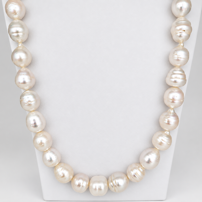 Perla dei Mari del Sud bianca, 11-13 mm, chiusura in oro 18 carati