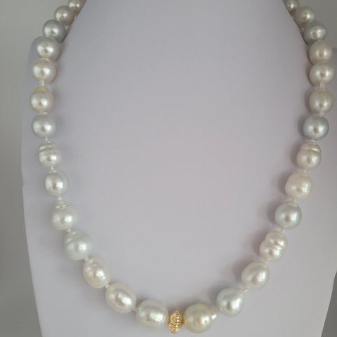 South Sea cultured pearl necklace 9-10mm oval in 18K Gold (Pinctada maxima) — The South Sea Pearl