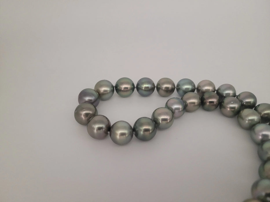 Tahiti Pearls 12-14 mm Natural Color and very High Luster, 18K Gold clasp | The South Sea Pearl |  The South Sea Pearl