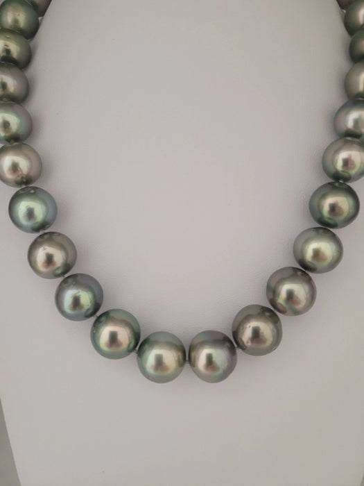 Tahiti Pearls 12-14 mm Natural Color and very High Luster, 18K Gold clasp | The South Sea Pearl |  The South Sea Pearl