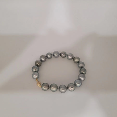 Tahiti Pearls Bracelet & 18K Yellow Gold Clasp |  The South Sea Pearl |  The South Sea Pearl
