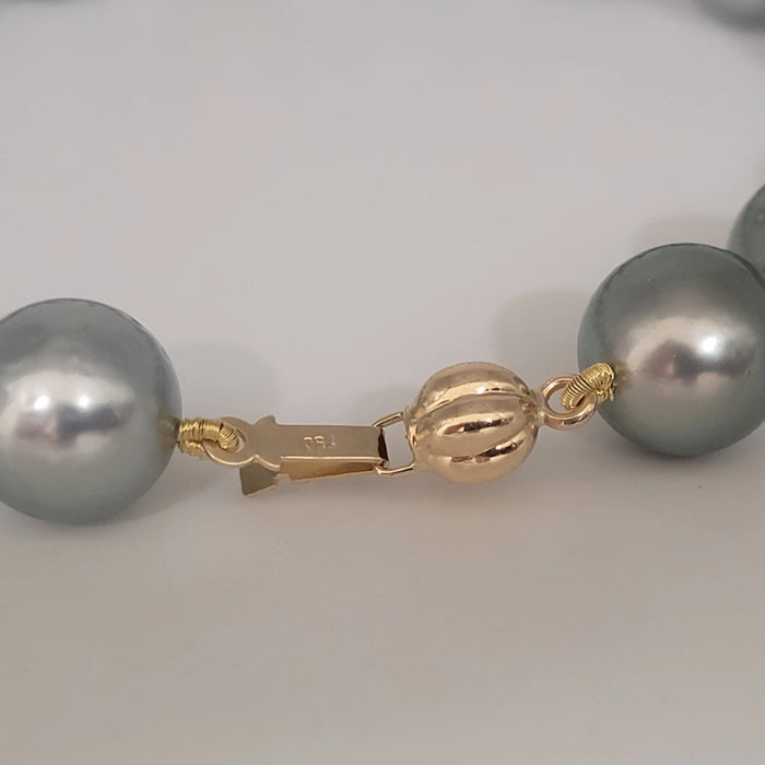 Tahiti Pearls Bracelet & 18K Yellow Gold Clasp |  The South Sea Pearl |  The South Sea Pearl