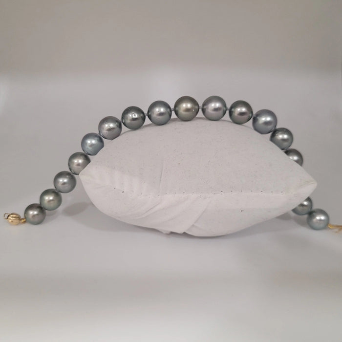 Tahiti Pearls Bracelet & 18K Yellow Gold Clasp |  The South Sea Pearl |  The South Sea Pearl