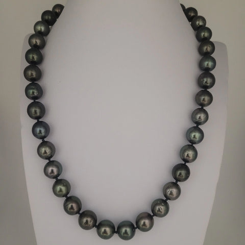 Dark Tahitian cultured pearl necklace 10-11mm in 18K Gold (Pinctada margaritifera) — The South Sea Pearl