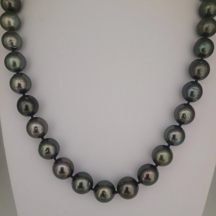 Tahiti Pearls Necklace 10-11 mm Black Color 18K Gold clasp | The South Sea Pearl |  The South Sea Pearl